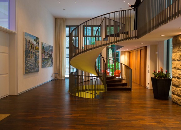 Die schöne Wendeltreppe im Foyer des Würth Haus Berlin.